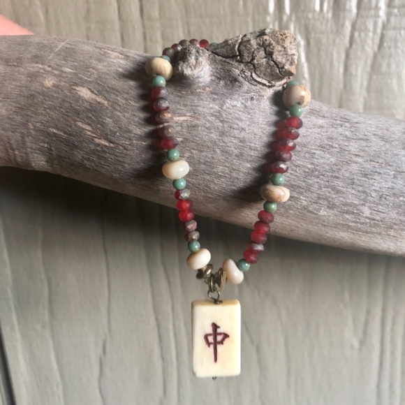 Beaded bracelet with Ivory Colored Chinese Symbol Charm - Picture 4 of 7